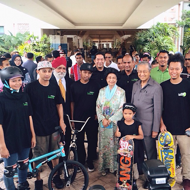 One of my best experiences in BMX. Making a demo for Tun Dr Mahathir Mohammad.. #bmxlife #bmx #tunmahathir 